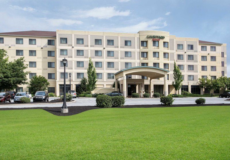 Courtyard Lancaster Hotel Fertility Exterior photo