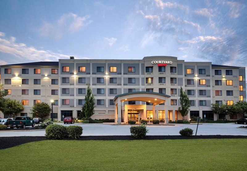 Courtyard Lancaster Hotel Fertility Exterior photo